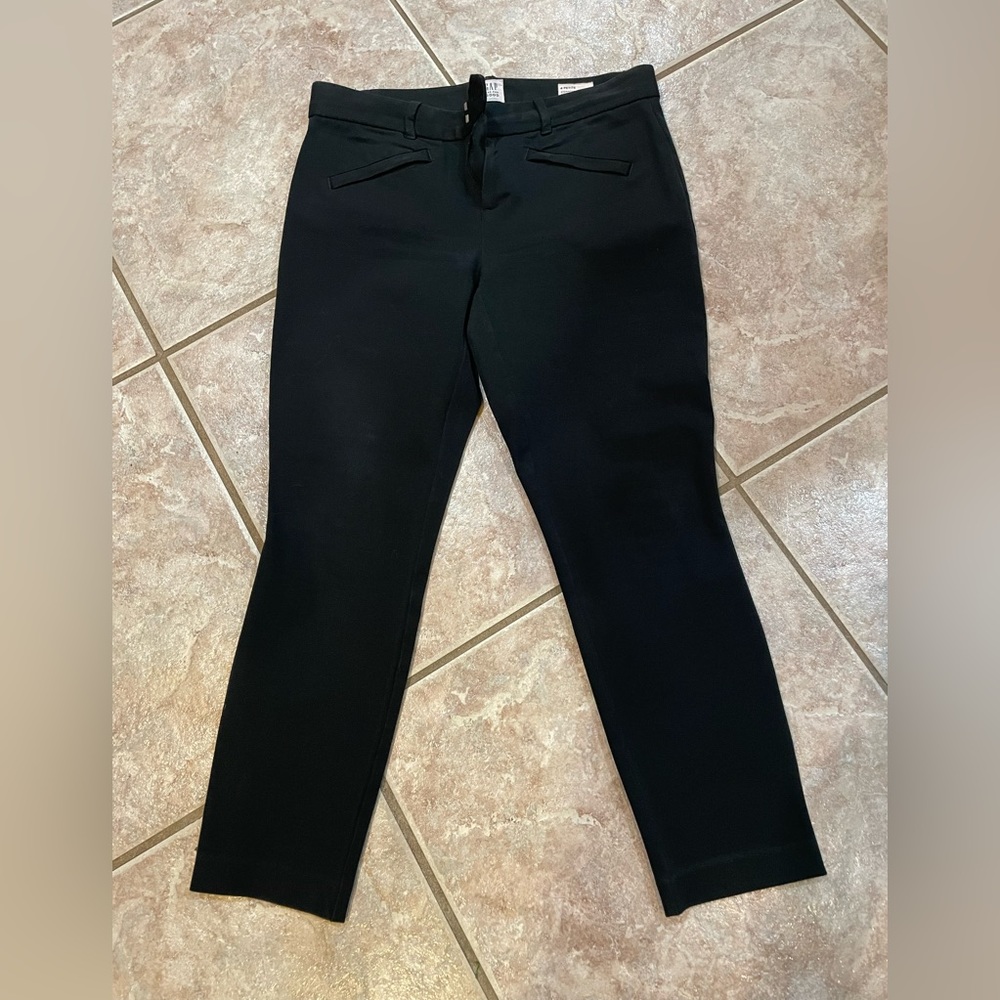 Gap Woman’s Signature Skinny Ankle Pants